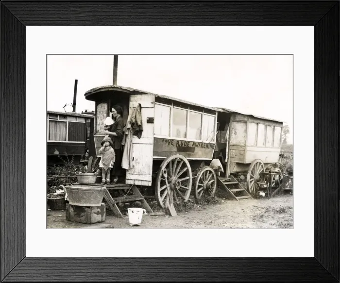 Framed Print : Early 20th century vintage press photograph Framed Print : Early 20th century vintage press photograph