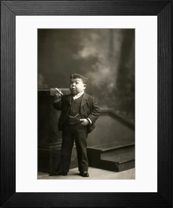 Framed Print : Early 20th century vintage press photograph Framed Print : Early 20th century vintage press photograph