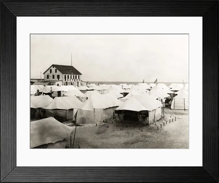 Framed Print : Early 20th century vintage press photograph Framed Print : Early 20th century vintage press photograph