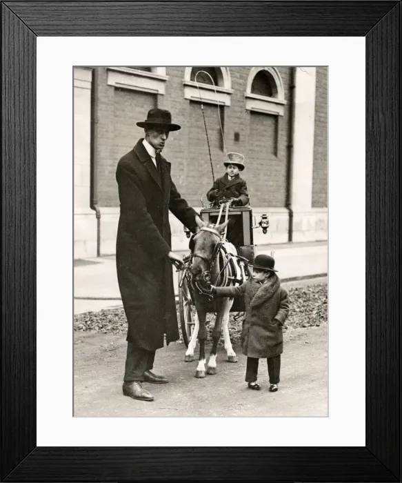 Framed Print : Early 20th century vintage press photograph Framed Print : Early 20th century vintage press photograph