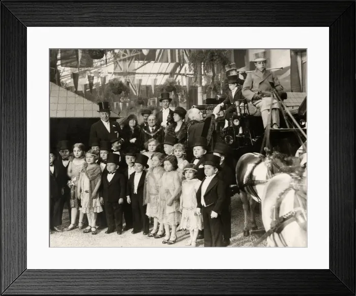 Framed Print : Early 20th century vintage press photograph Framed Print : Early 20th century vintage press photograph