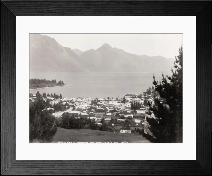 Framed Print : Queenstown Lake Wakatipu, New Zealand Framed Print : Queenstown Lake Wakatipu, New Zealand