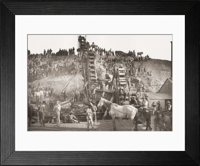 Framed Print : Vintage 19th century photograph: Bultfontein diamond mne, washing gear, South Africa Framed Print : Vintage 19th century photograph: Bultfontein diamond mne, washing gear, South Africa