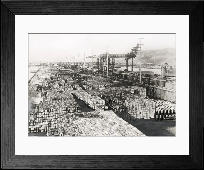 Framed Print : Vintage early 20th century press photograph: Docks, harbour in Seattle, Washington Framed Print : Vintage early 20th century press photograph: Docks, harbour in Seattle, Washington