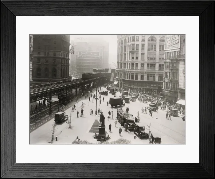 Framed Print : Vintage early 20th century press photograph: 6th Avenue, 33rsd St, El train, Manhattan Framed Print : Vintage early 20th century press photograph: 6th Avenue, 33rsd St, El train, Manhattan