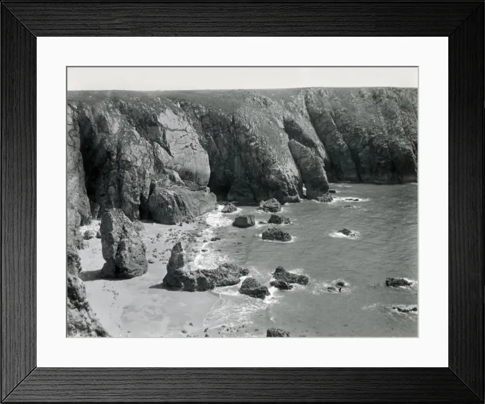 Framed Print : Secluded beach on the rocky Pembrokeshire coastline Framed Print : Secluded beach on the rocky Pembrokeshire coastline