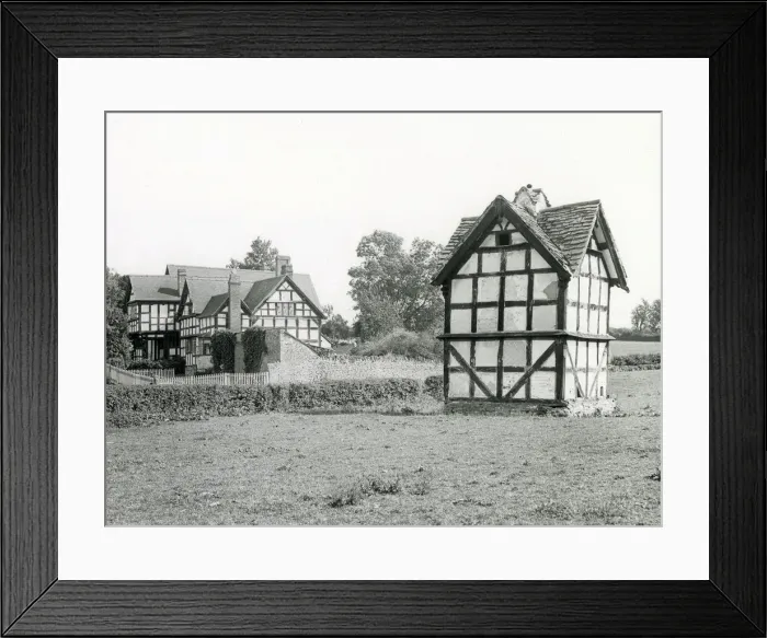 Framed Print : Luntley Court, Herefordshire, England Framed Print : Luntley Court, Herefordshire, England