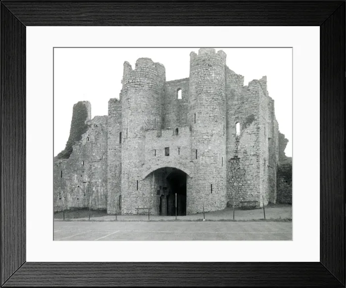 Framed Print : Pembroke Castle Gatehouse, Pembrokeshire, Wales Framed Print : Pembroke Castle Gatehouse, Pembrokeshire, Wales