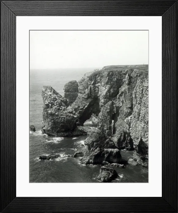 Framed Print : The rocky Pembrokeshire coastline, South Wales Framed Print : The rocky Pembrokeshire coastline, South Wales