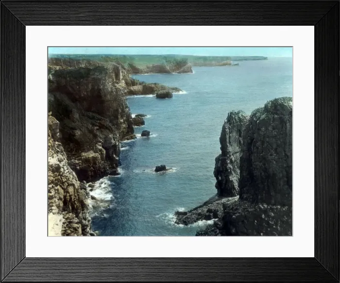 Framed Print : The rocky Pembrokeshire coastline, South Wales Framed Print : The rocky Pembrokeshire coastline, South Wales