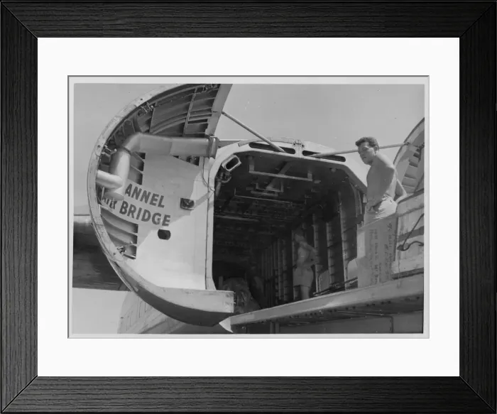 Framed Print : Bristol Freighter of Channel Air Bridge Framed Print : Bristol Freighter of Channel Air Bridge