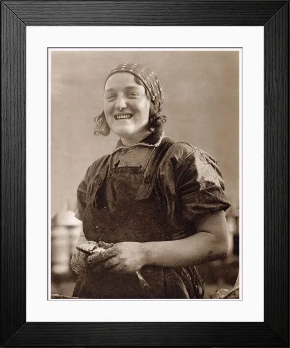 Framed Print : Scottish Fisher-Woman in Great Yarmouth 1932 Framed Print : Scottish Fisher-Woman in Great Yarmouth 1932
