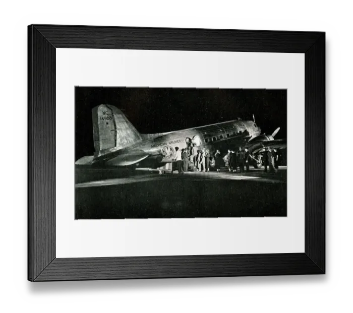 Framed Print : American Airlines passengers boarding a night flight Framed Print : American Airlines passengers boarding a night flight