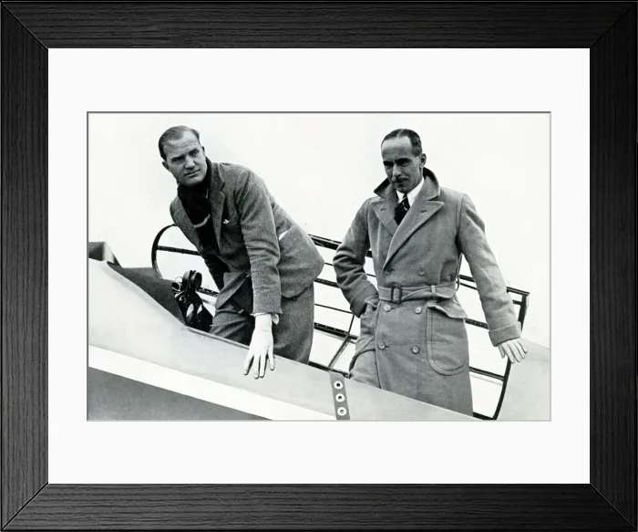 Framed Print : Winners of the England-Australia air race 1934 Framed Print : Winners of the England-Australia air race 1934