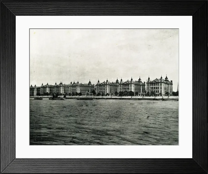 Framed Print : St Thomass Hospital, Albert Embankment, London Framed Print : St Thomass Hospital, Albert Embankment, London