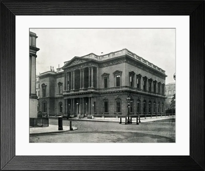 Framed Print : The United Service Club, Pall Mall, London Framed Print : The United Service Club, Pall Mall, London