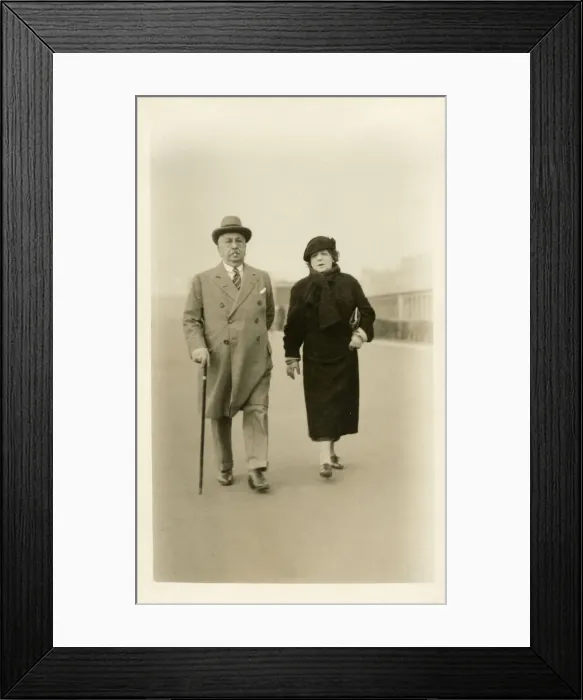 Framed Print : Smartly-dressed older couple - Brighton, East Sussex Framed Print : Smartly-dressed older couple - Brighton, East Sussex
