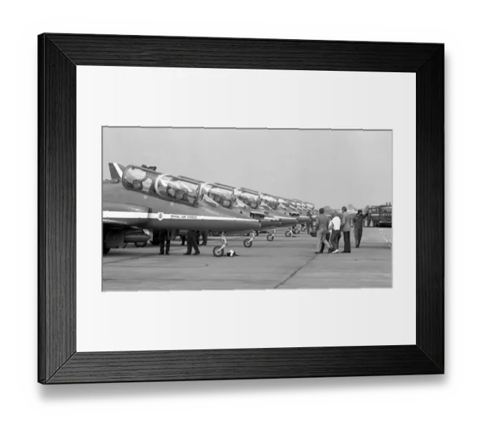 Framed Print : Red Arrows BAe Hawk T. 1 Framed Print : Red Arrows BAe Hawk T. 1