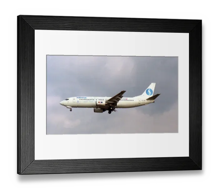 Framed Print : Boeing 737-429 OO-SYD Framed Print : Boeing 737-429 OO-SYD