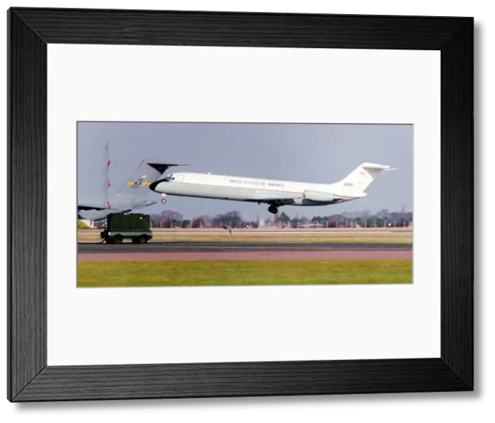 Framed Print : McDonnell Douglas C-9A Nightingale 71-0881 Framed Print : McDonnell Douglas C-9A Nightingale 71-0881