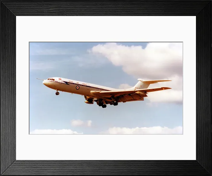 Framed Print : Vickers VC10 C. 1K XR807 Framed Print : Vickers VC10 C. 1K XR807