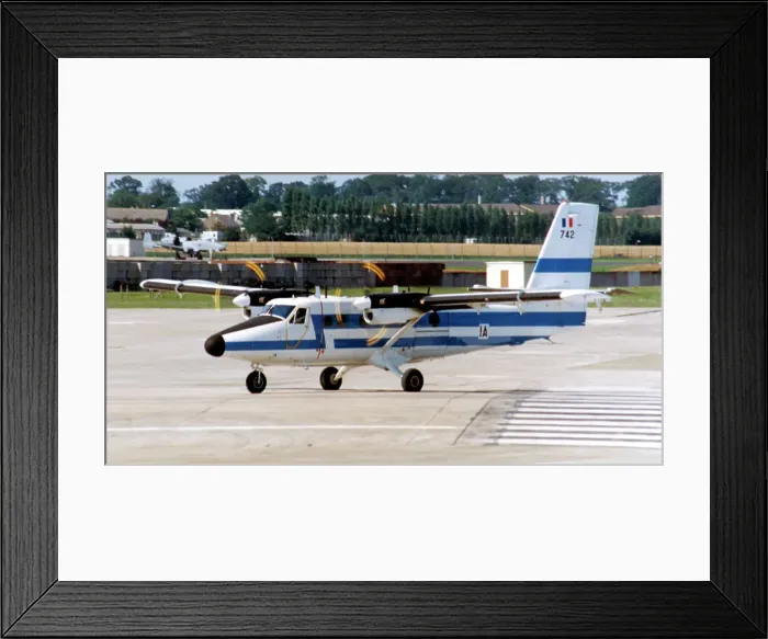 Framed Print : de Havilland Canada DHC-6-300 Twin Otter 742 - IA Framed Print : de Havilland Canada DHC-6-300 Twin Otter 742 - IA