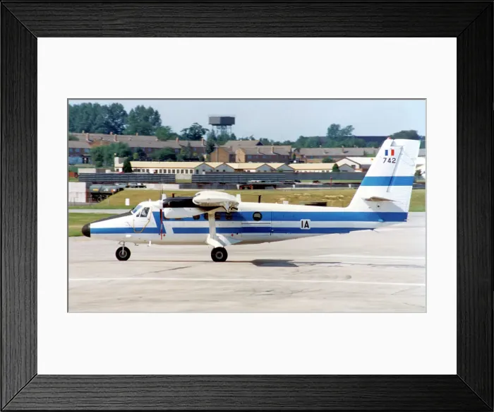 Framed Print : de Havilland Canada DHC-6-300 Twin Otter 742 - IA Framed Print : de Havilland Canada DHC-6-300 Twin Otter 742 - IA