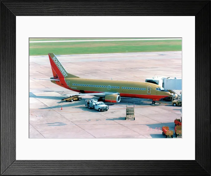 Framed Print : Boeing 737-700 N730SW
