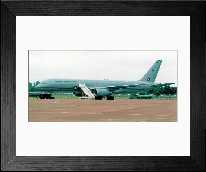 Framed Print : Boeing 757-2K2 NZ7572 Framed Print : Boeing 757-2K2 NZ7572