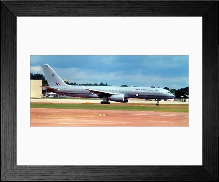 Framed Print : Boeing 757-2K2 NZ7572 Framed Print : Boeing 757-2K2 NZ7572