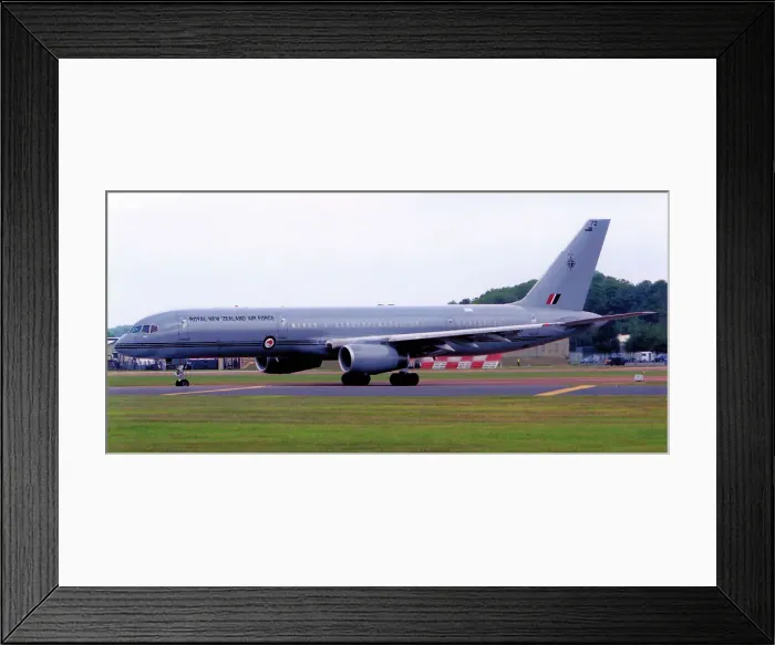 Framed Print : Boeing 757-2K2 NZ7572 Framed Print : Boeing 757-2K2 NZ7572