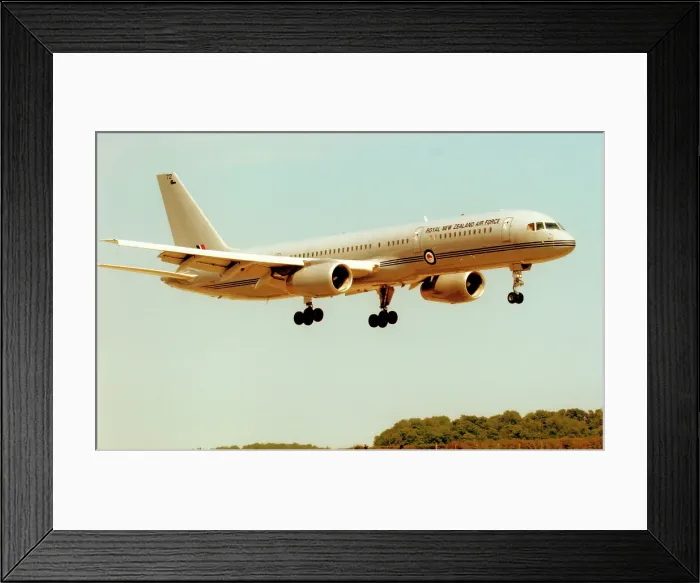 Framed Print : Boeing 757-2K2 NZ7572