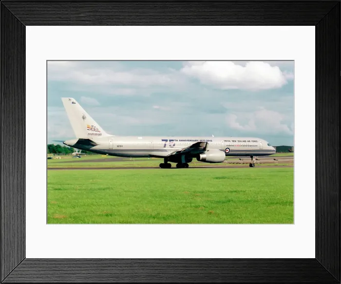 Framed Print : Boeing 757-2K2 NZ7571 Framed Print : Boeing 757-2K2 NZ7571