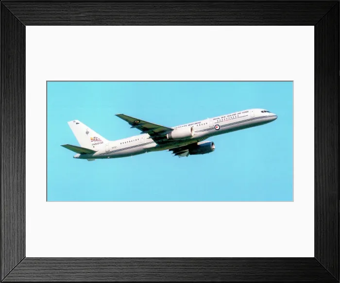 Framed Print : Boeing 757-2K2 NZ7571 Framed Print : Boeing 757-2K2 NZ7571
