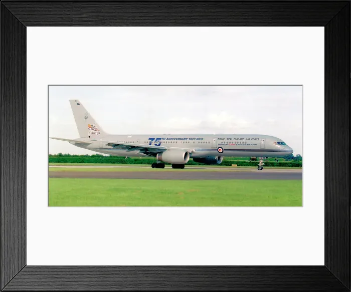 Framed Print : Boeing 757-2K2 NZ7571 Framed Print : Boeing 757-2K2 NZ7571