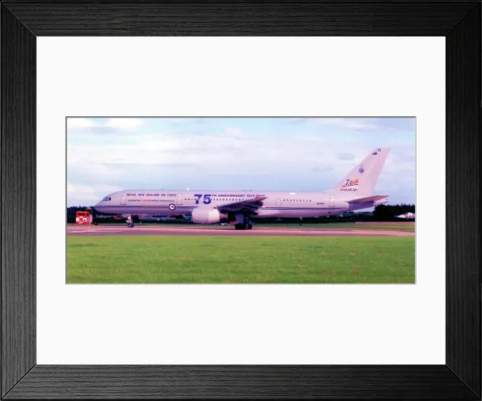 Framed Print : Boeing 757-2K2 NZ7571 Framed Print : Boeing 757-2K2 NZ7571