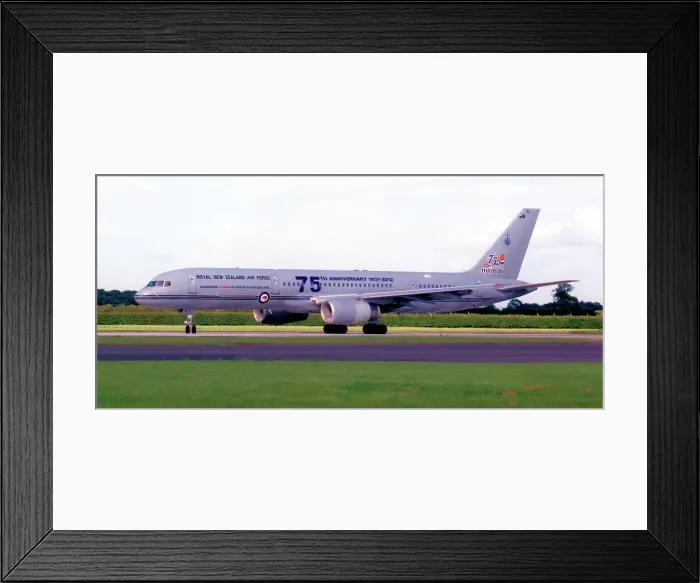 Framed Print : Boeing 757-2K2 NZ7571 Framed Print : Boeing 757-2K2 NZ7571