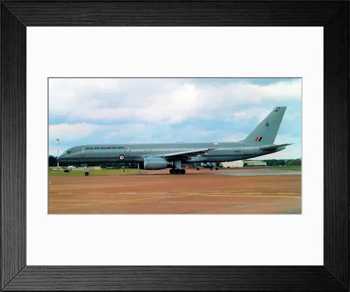 Framed Print : Boeing 757-2K2 NZ7572 Framed Print : Boeing 757-2K2 NZ7572