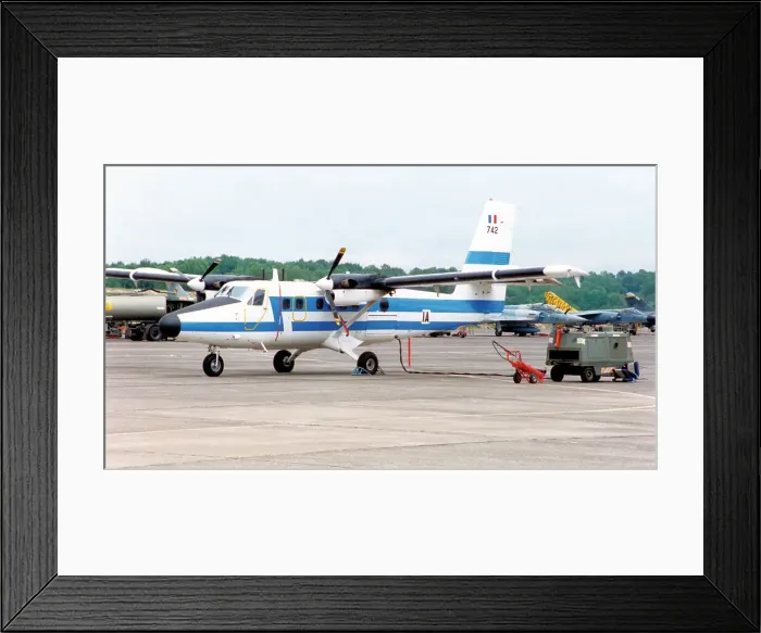Framed Print : de Havilland Canada DHC-6-300 Twin Otter 742 / IA Framed Print : de Havilland Canada DHC-6-300 Twin Otter 742 / IA
