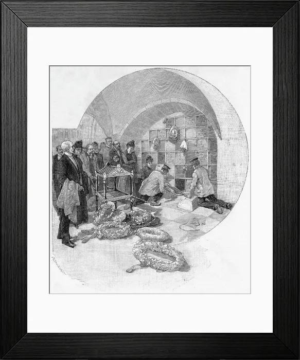 Framed Print : CEMETERY / PERE LACHAISE Framed Print : CEMETERY / PERE LACHAISE