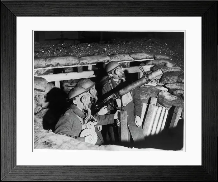 Framed Print : ANTI-AIRCRAFT LEWIS GUN Framed Print : ANTI-AIRCRAFT LEWIS GUN