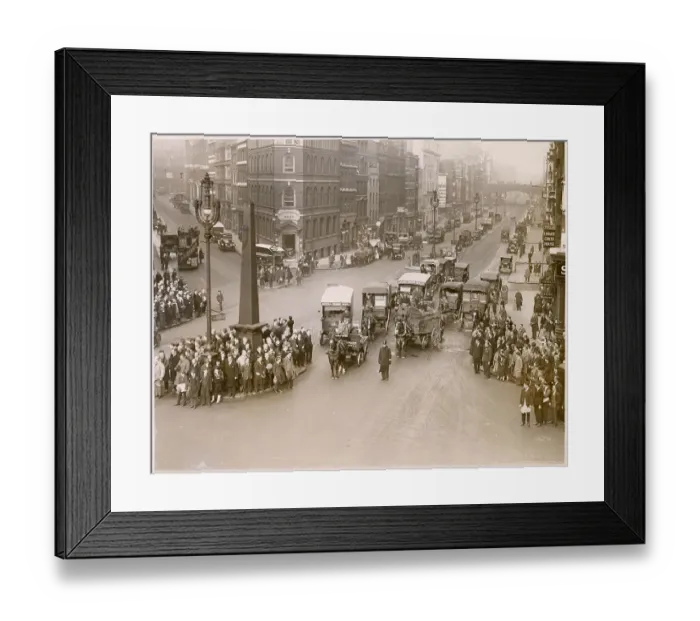 Framed Print : Traffic at Ludgate Circus is halted and passers-by stand still to observe a minute's silence on Armistice Day Date: 1926