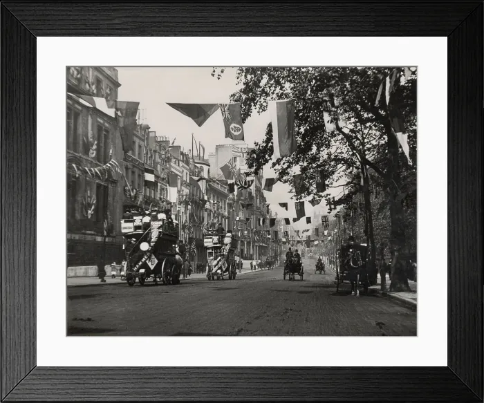 Framed Print : Horse-drawn buses and carriages ride along London's Piccadilly, a few days before the coronation of King Edward VII. Date: August 1902 Framed Print : Horse-drawn buses and carriages ride along London's Piccadilly, a few days before the coronation of King Edward VII. Date: August 1902