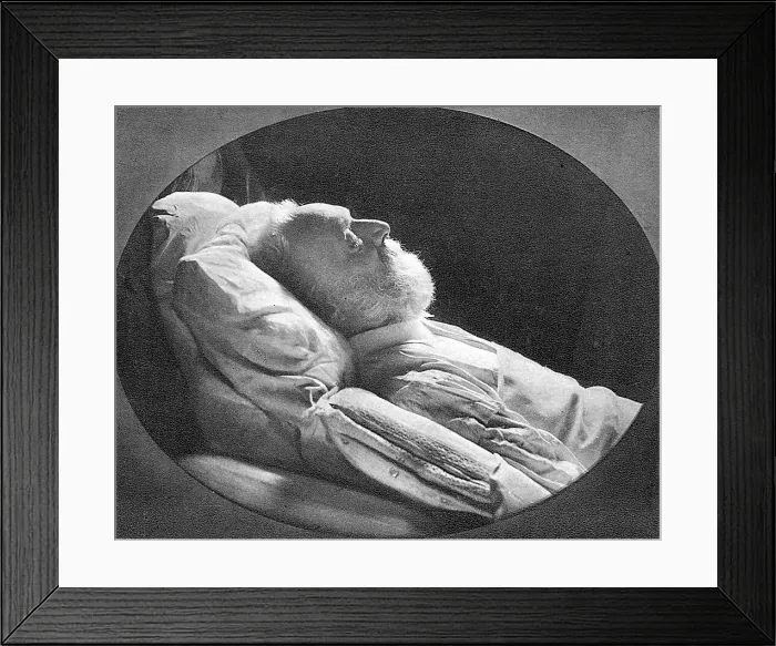 Framed Print : HUGO DEAD PHOTO Framed Print : HUGO DEAD PHOTO