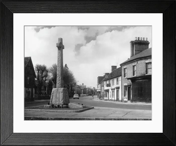 Framed Print : BIGGLESWADE MEMORIAL Framed Print : BIGGLESWADE MEMORIAL