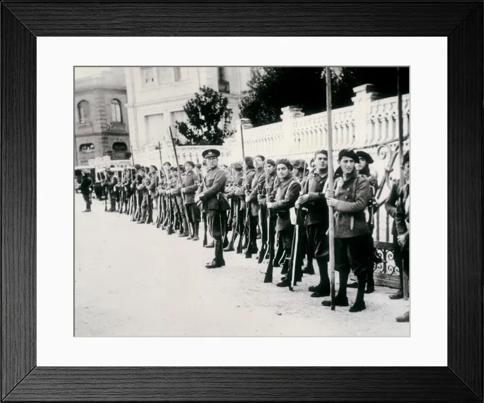 Framed Print : Spain. Civil War. Basque troops at the Republic orders Framed Print : Spain. Civil War. Basque troops at the Republic orders