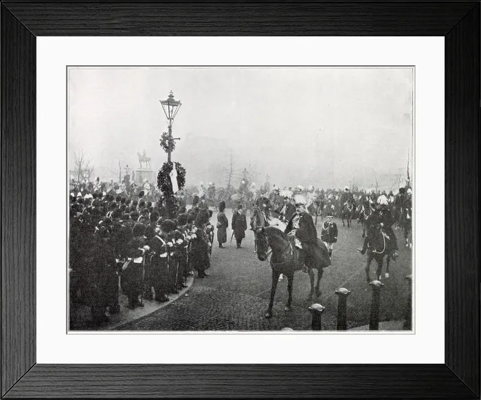 Framed Print : Queen Victoria's funeral. Royal cavalcade passing the Wellington Monument, the future King, Edward VII and Kaiser Wilhelm II of Germany riding behind the coffin. Date: 4th February 1901 Framed Print : Queen Victoria's funeral. Royal cavalcade passing the Wellington Monument, the future King, Edward VII and Kaiser Wilhelm II of Germany riding behind the coffin. Date: 4th February 1901