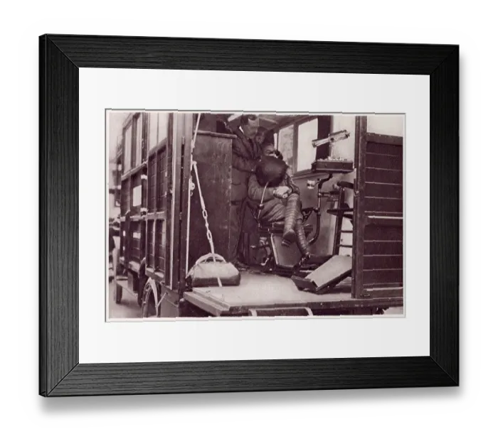 Framed Print : Interior of a new mobil van to treat toothaches and trench-gum, for the trenches, costing of £900 by the Civil Service Federation. Date: 1916 Framed Print : Interior of a new mobil van to treat toothaches and trench-gum, for the trenches, costing of £900 by the Civil Service Federation. Date: 1916