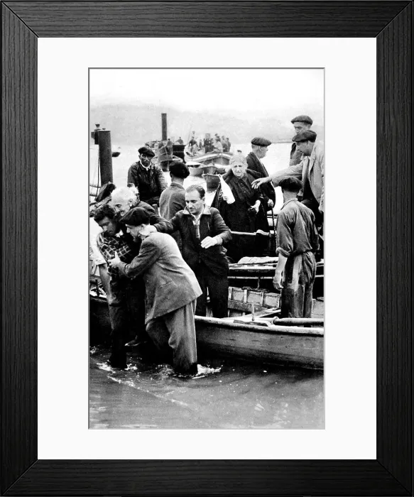 Framed Print : Refugees from Irun come ashore at Hendaye; Spanish Civil War Framed Print : Refugees from Irun come ashore at Hendaye; Spanish Civil War