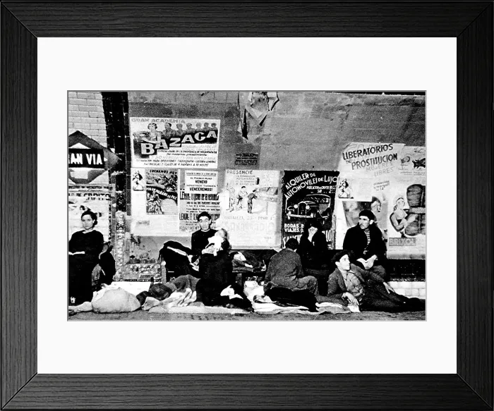 Framed Print : Sheltering in the Madrid Underground; Spanish Civil War, 193 Framed Print : Sheltering in the Madrid Underground; Spanish Civil War, 193